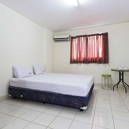 ג'קרטה Reddoorz Apartment @ Pulo Gadung מראה חיצוני תמונה