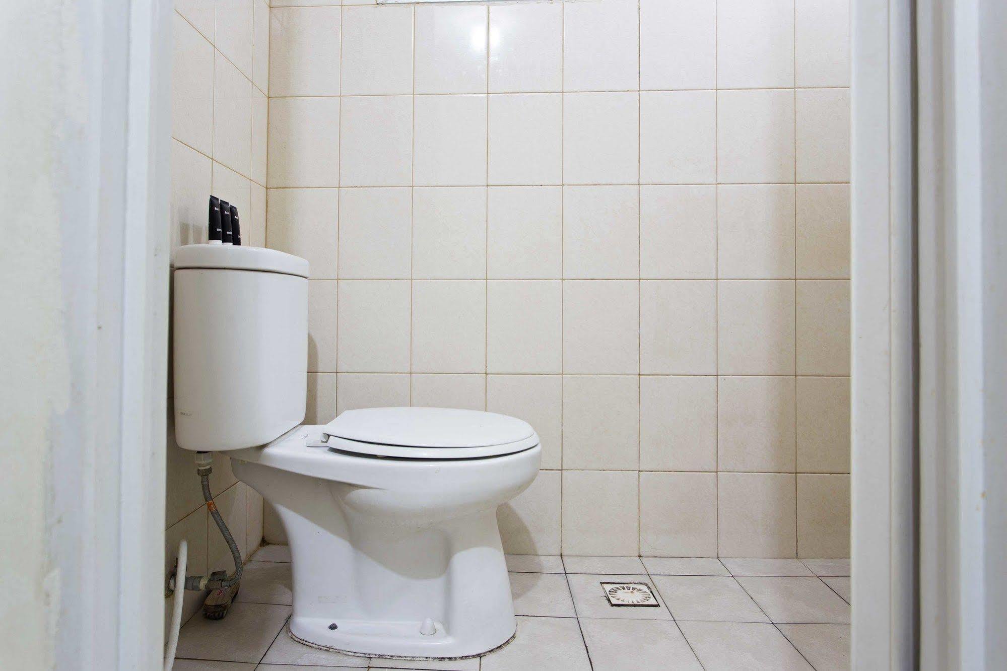 ג'קרטה Reddoorz Apartment @ Pulo Gadung מראה חיצוני תמונה