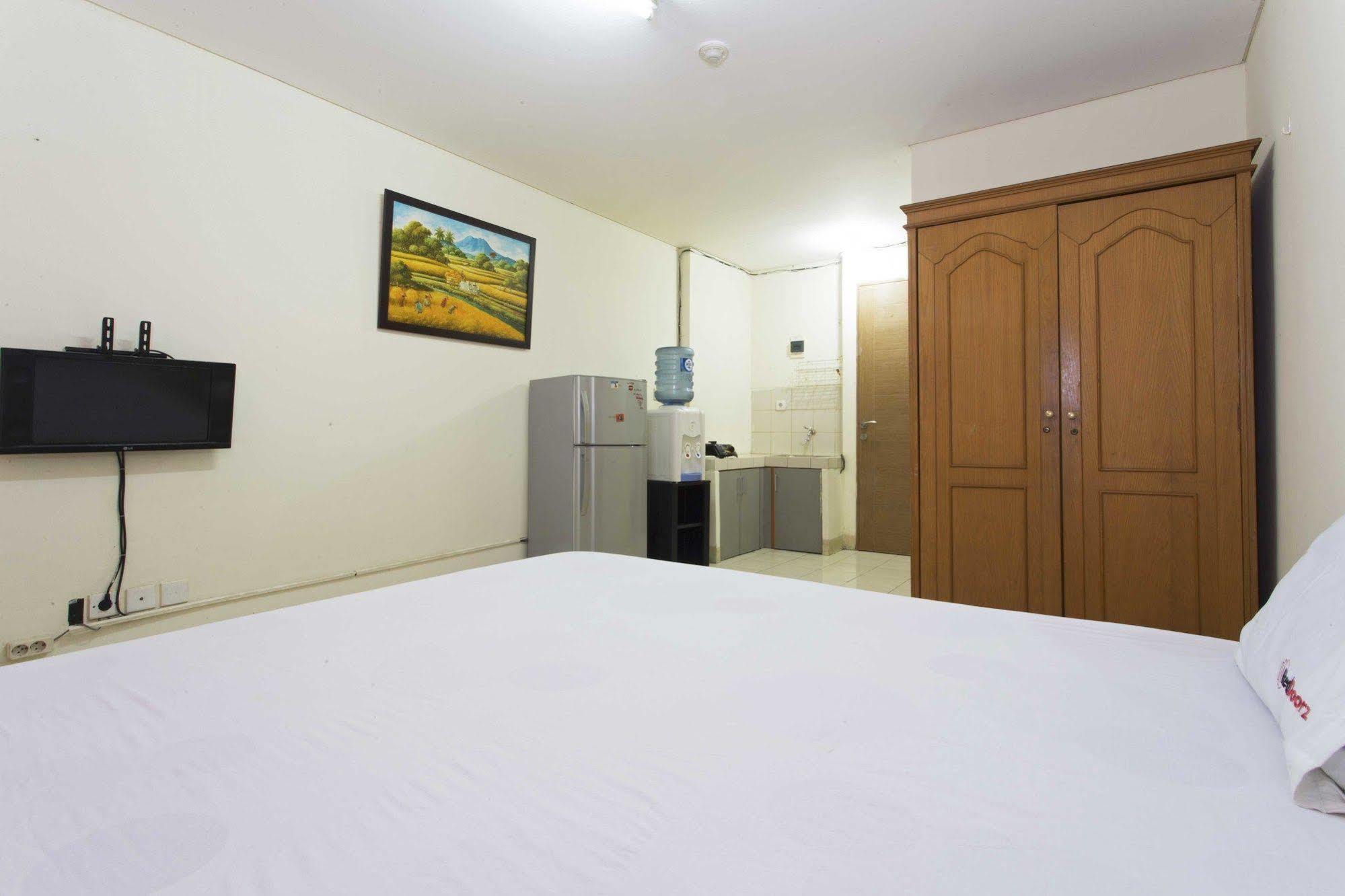 ג'קרטה Reddoorz Apartment @ Pulo Gadung מראה חיצוני תמונה